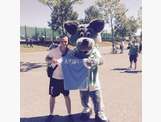 Avec la mascotte de Wolfsburg