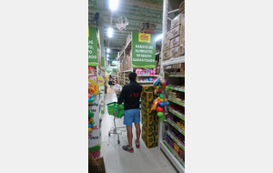 Au supermarché de Siguijor island (Philippines)