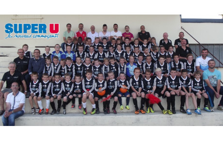 Remise des maillots et shorts du groupement